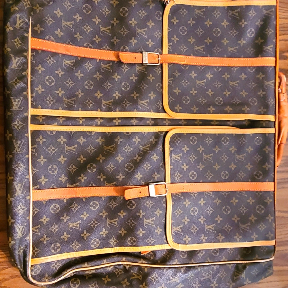 Designer inspired garment bag. Very sturdy!